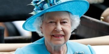 God save the Queen! Regina Elisabeta a Marii Britanii serbează discret 94 de ani