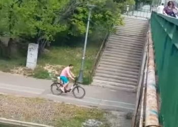 Plimbare cu bicicleta în parcul Titan-IOR care a costat cât un garaj de biciclete