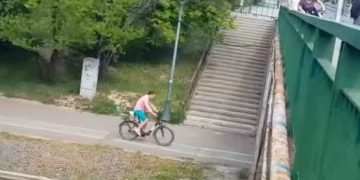 Plimbare cu bicicleta în parcul Titan-IOR care a costat cât un garaj de biciclete