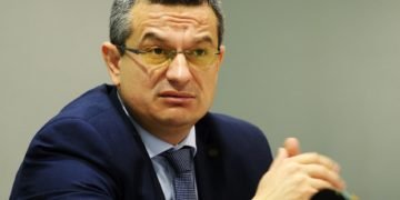 Convieţuiri: Maghiarul Csabi îl urechează pe sasul Klausi