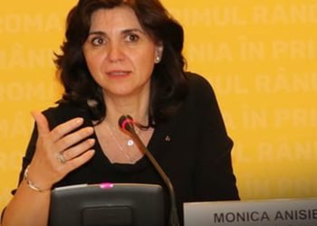 Elevii cer Monicăi Anisie anularea examenelor de capacitate şi bacalaureat
