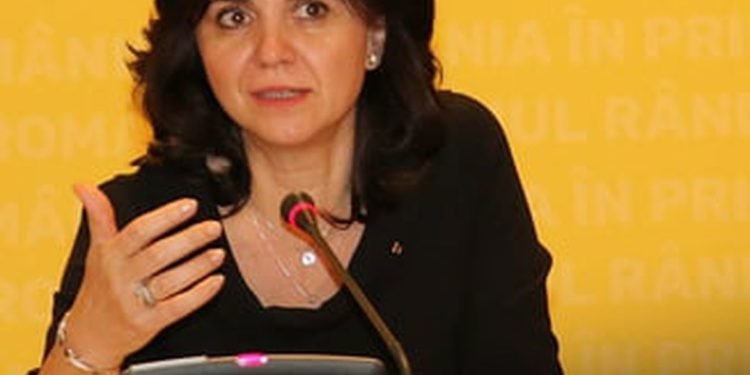 Elevii cer Monicăi Anisie anularea examenelor de capacitate şi bacalaureat