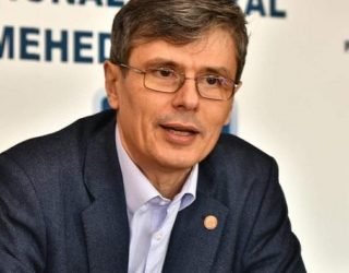 Scade  prețul la energia electrică. Pare imposibil dar, cică, e pe bune!