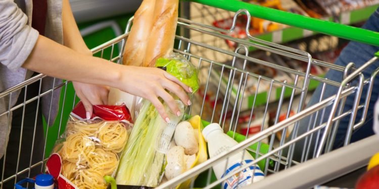Cheltuielile casnice pentru bunuri de larg consum au crescut în România