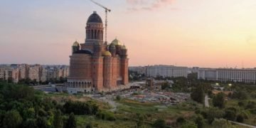 Biserica răspunde atacurilor din ultima vreme cu fapte caritabile