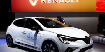 Franța merge cu ”viteza a cincea” pentru salvarea industriei auto