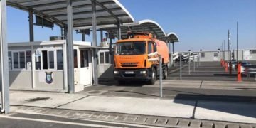 Aglomeraţia din vămi transformă graniţa de vest în groapă de gunoi