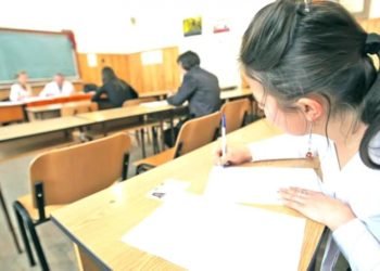 Generații întregi de elevi sacrificate. Ce acuze se aduc guvernării
