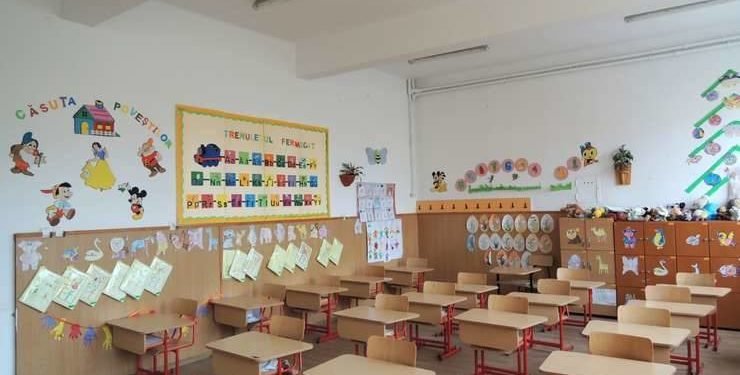 Cum este încălcată constituția prin închiderea școlilor
