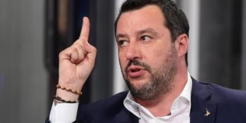 Academia Noii Drepte triumfează la Roma – susținută de Bannon și Salvini