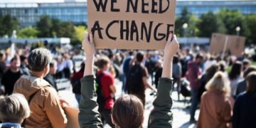Mai multe proteste, mai multe şanse de succes a continuării pandemiei