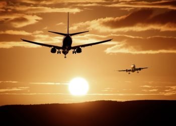Efectele secundare ale pandemiei: Biletele de avion sunt mai ieftine ca anul trecut