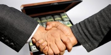 Încep să se clarifice lucrurile: Consilierul șefului UNIFARM datorează chinezilor 5,2 milioane de euro