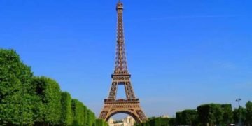Turnul Eiffel se redeschide pentru public după trei luni de carantină