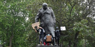 Simboluri istorice britanice vandalizate în numele corectitudinii politice