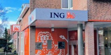 ING aplică legea ilicitului de pe timpul comunismului pentru clienții români