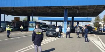 Peste 100.000 de persoane au trecut graniţele României într-o singură zi