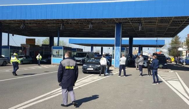 Peste 100.000 de persoane au trecut graniţele României într-o singură zi
