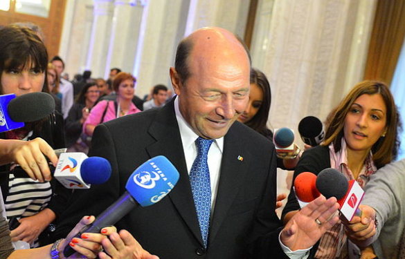 Băsescu șicanează coaliția de dreapta cu o posibilă candidatură la Primăria Capitalei