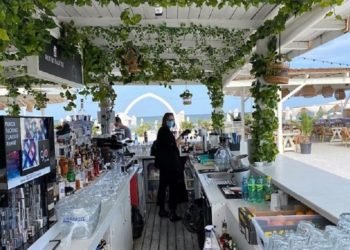 Cluburile Fratelli şi Breeze de la Mamaia au fost închise de inspectorii ANPC