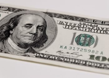 O ia dolarul american la vale?