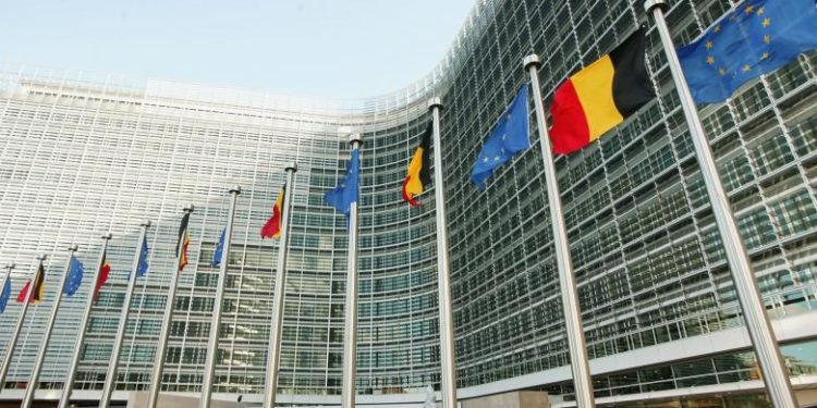 Comisarii de la Bruxelles intenționează să dea în judecată statele membre cu cote mici de impozitare