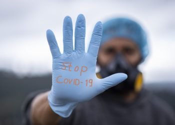 La ei se poate: Medicii sârbi protestează împotriva modului în care guvernul gestionează pandemia de COVID-19