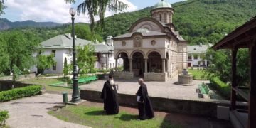 Un nou episod din istoria zbuciumată a mânăstirii Cozia: închisă 14 zile din cauza Covid-19