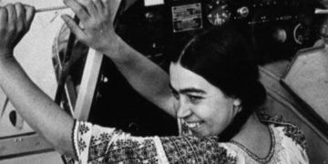 Femeile pilot ale României omagiate în stagiunea de vară a teatrului Nottara