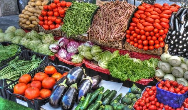 Suntem iar de râsul lumii: Importăm legume și cele autohtone rămân la producători