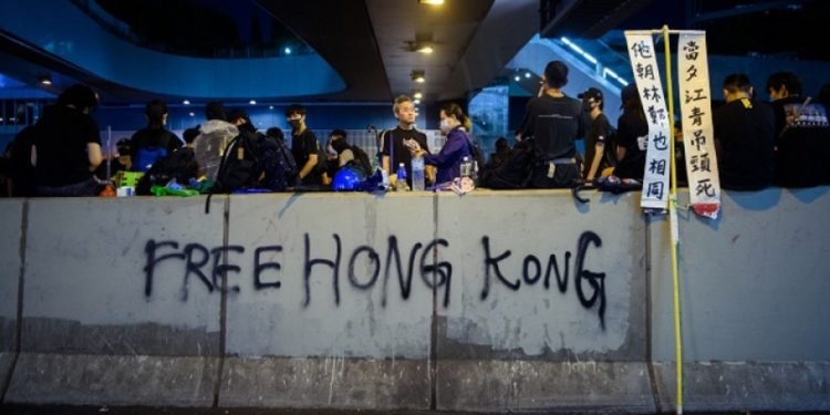 Criza China-Hong-Kong. Marea Britanie vine în apărarea fostei colonii