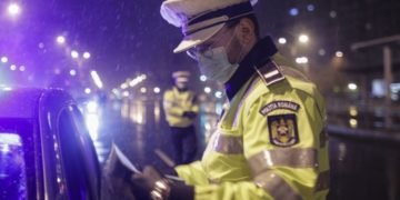 Situație incredibilă cu un polițist infectat cu covid-19. Ce au uitat medicii să facă