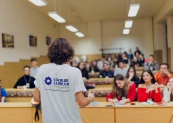 Elevii din România vor să ceară MEC anularea începerii anului școlar