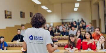 Elevii din România vor să ceară MEC anularea începerii anului școlar