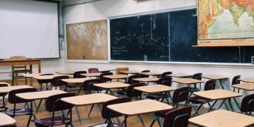Părinții elevilor nu mai au încredere în Guvernul Orban, Ministerul Sănătății și cel al Educației