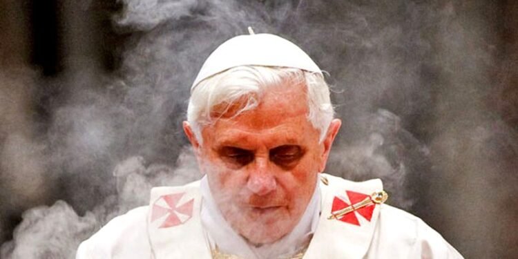 Suferință grea  pentru fostul Papă Benedict al XVI-lea