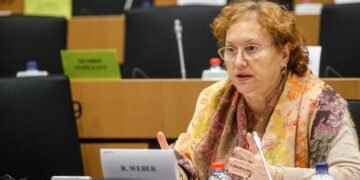 Renate Weber taxează din nou prostia guvernanţilor şi a parlamentarilor