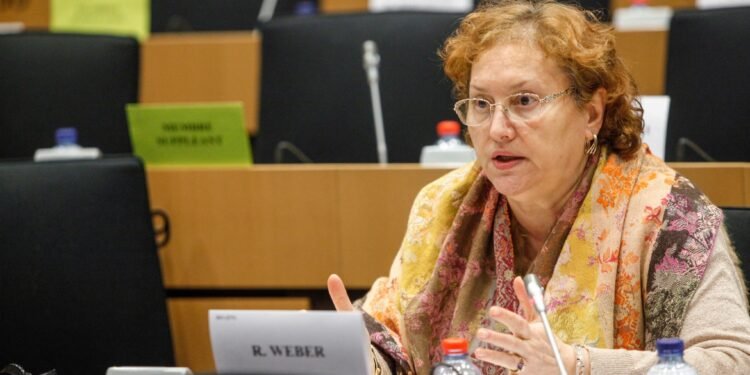 Renate Weber taxează din nou prostia guvernanţilor şi a parlamentarilor