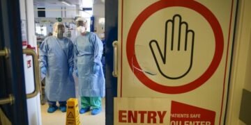 Tânără din SUA cu Covid-19: Nu puteam să vorbesc, abia puteam să ridic un deget, nu mă puteam mișca. Eram foarte confuză