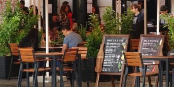 Închiderea teraselor până la ora 23 a scufundat industria HORECA