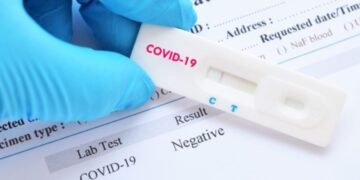 Un test rapid din SUA pentru Covid-19 amenință industria clinicilor care testează scump