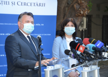 Tăriceanu desființează planurile Guvernului Orban pentru începutul anului școlar