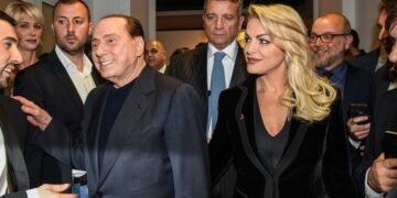 ”ll Cavaliere” Berlusconi pare că se face bine după infecția cu Covid-19