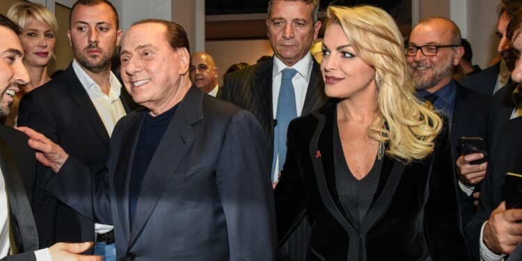 ”ll Cavaliere” Berlusconi pare că se face bine după infecția cu Covid-19