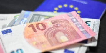 Plățile în numerar ar putea dispărea de pe piața UE