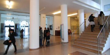 Studenții vor reducere de taxe pentru studiile online
