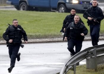 Continuă amenințările la adresa presei franceze din partea radicalilor islamiști
