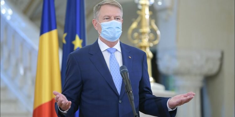 Iohannis explică dramatismul momentului la deschiderea anului universitar la ”Teatru”