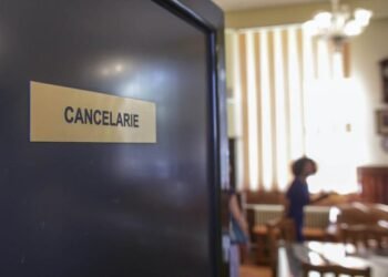 Veste bună pentru profesori și personalul didactic. Ce a adoptat rapid Camera Deputaților