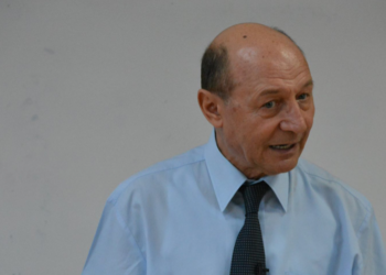 Băsescu: „Arafat este foarte bun pentru achiziţii de salvări vopsite în roşu sau pentru funcția de purtător de cuvânt”